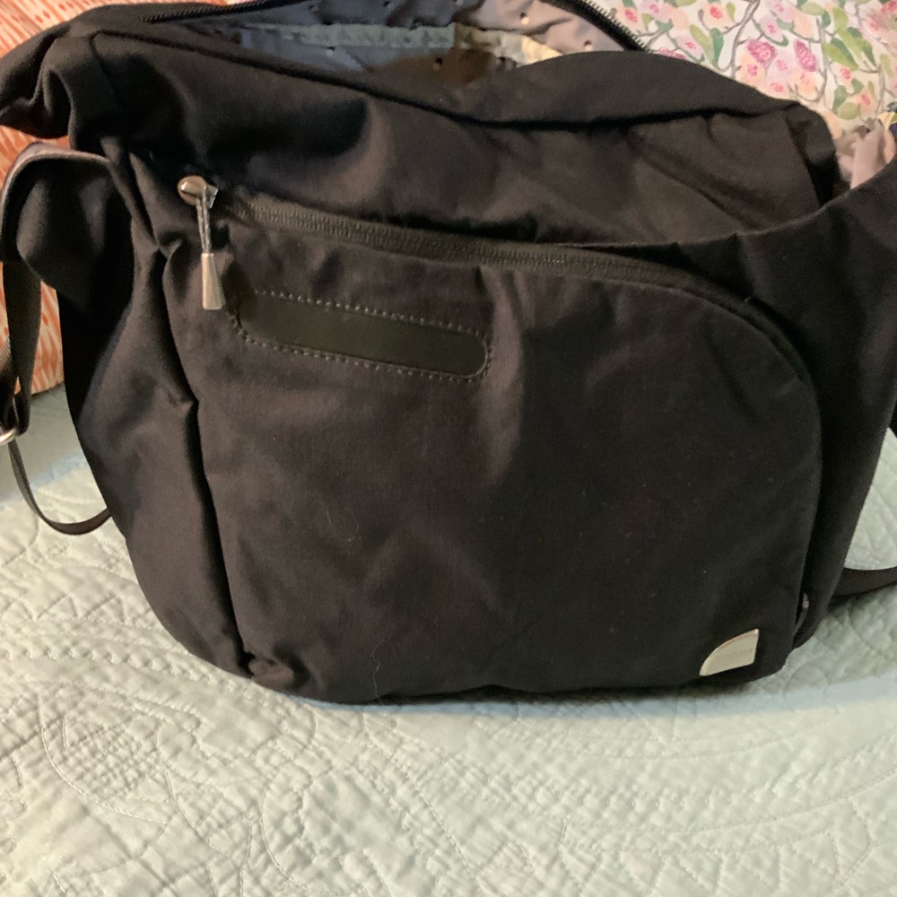 Overland Pacsafe Nylon Shoulder bag Stylish Black Bag